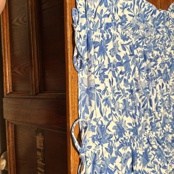 Very cute blouse/top. Ruched front very slimming. Brand is The Greater Good 2x - Picture 2 of 6